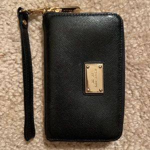 Michael Kors Zip Wristlet